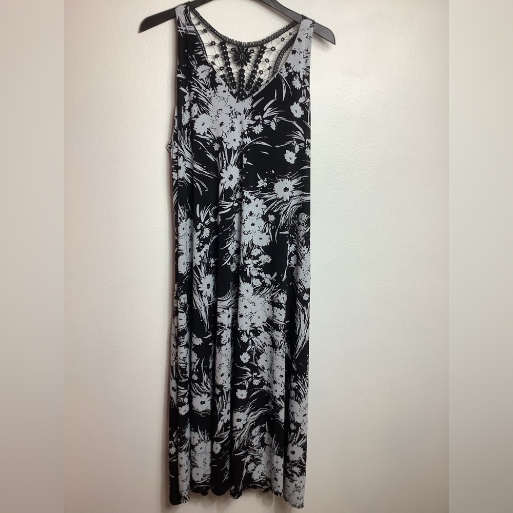 lane bryant maxi dress 22/24 - 3 X Black And White Sleeveless Floral EUC